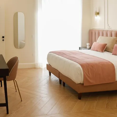 Sofia & Πανσιόν