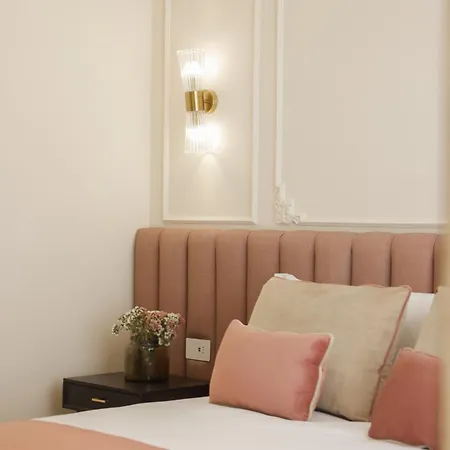 Sofia & بومبيي