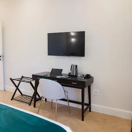 Sofia & بومبيي